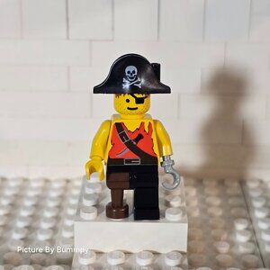Vintage LEGO Pirate minifigure